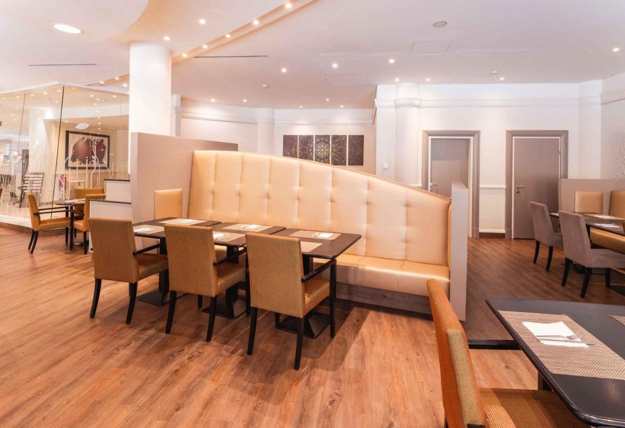 Plaza Premium 4* Wien